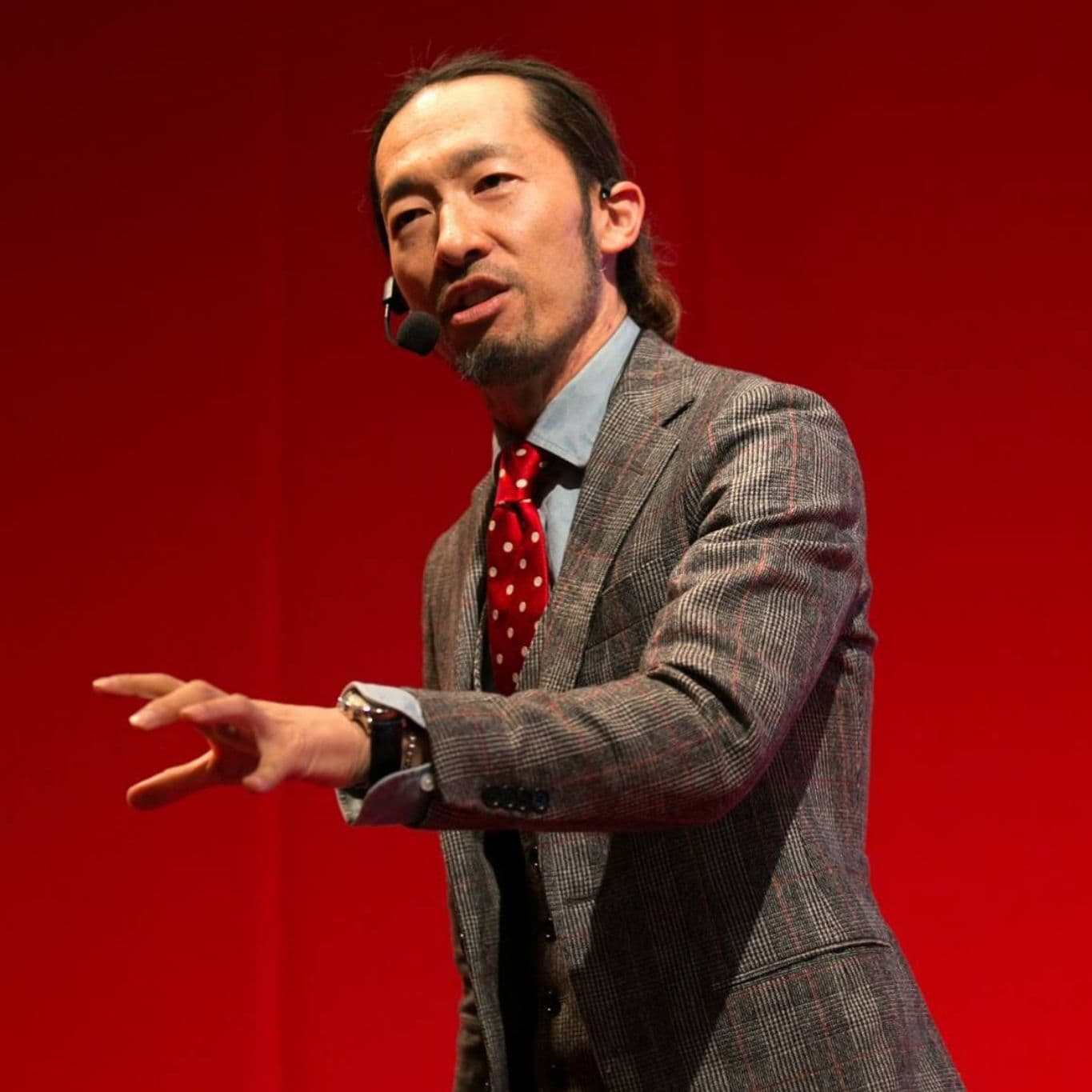 村尾隆介